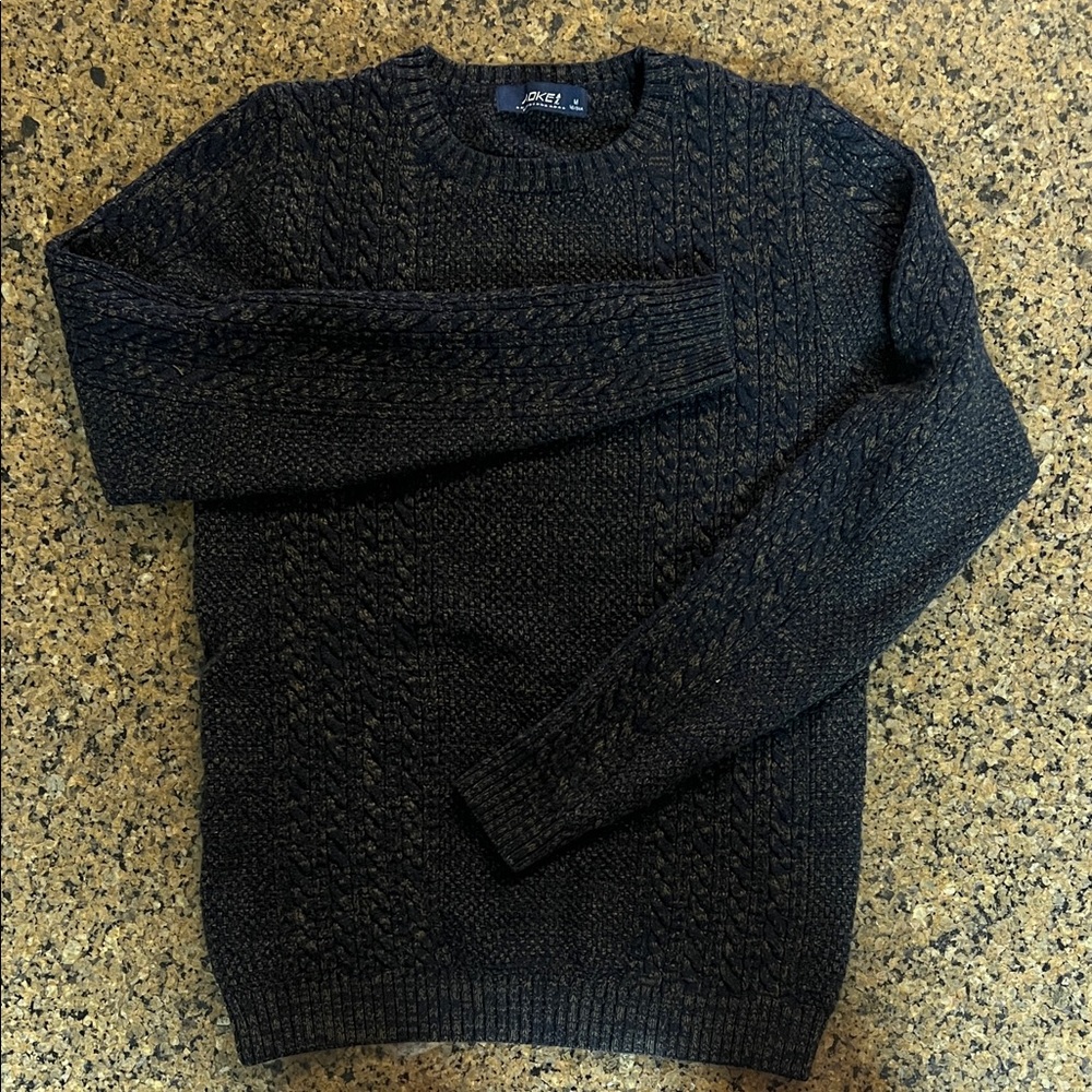 Aoke Cable Knit Sweater